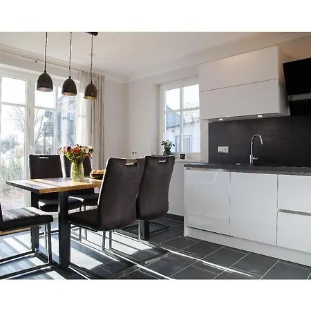 House Summerlove Comfortable Vacation Apartment Prerow